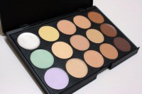 10036 - PALETA 15 DE CORRETIVOS E ILUMINADORES -  R$ 45,00  